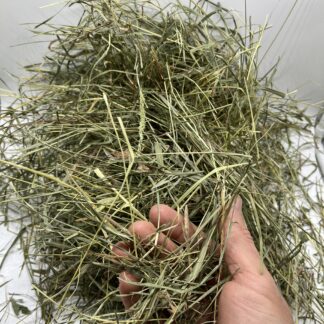 🌿🐰 Kvalitné lúčne seno pre králičky a malé zvieratá  1 kosba – 1000g balenie 🐹🌾