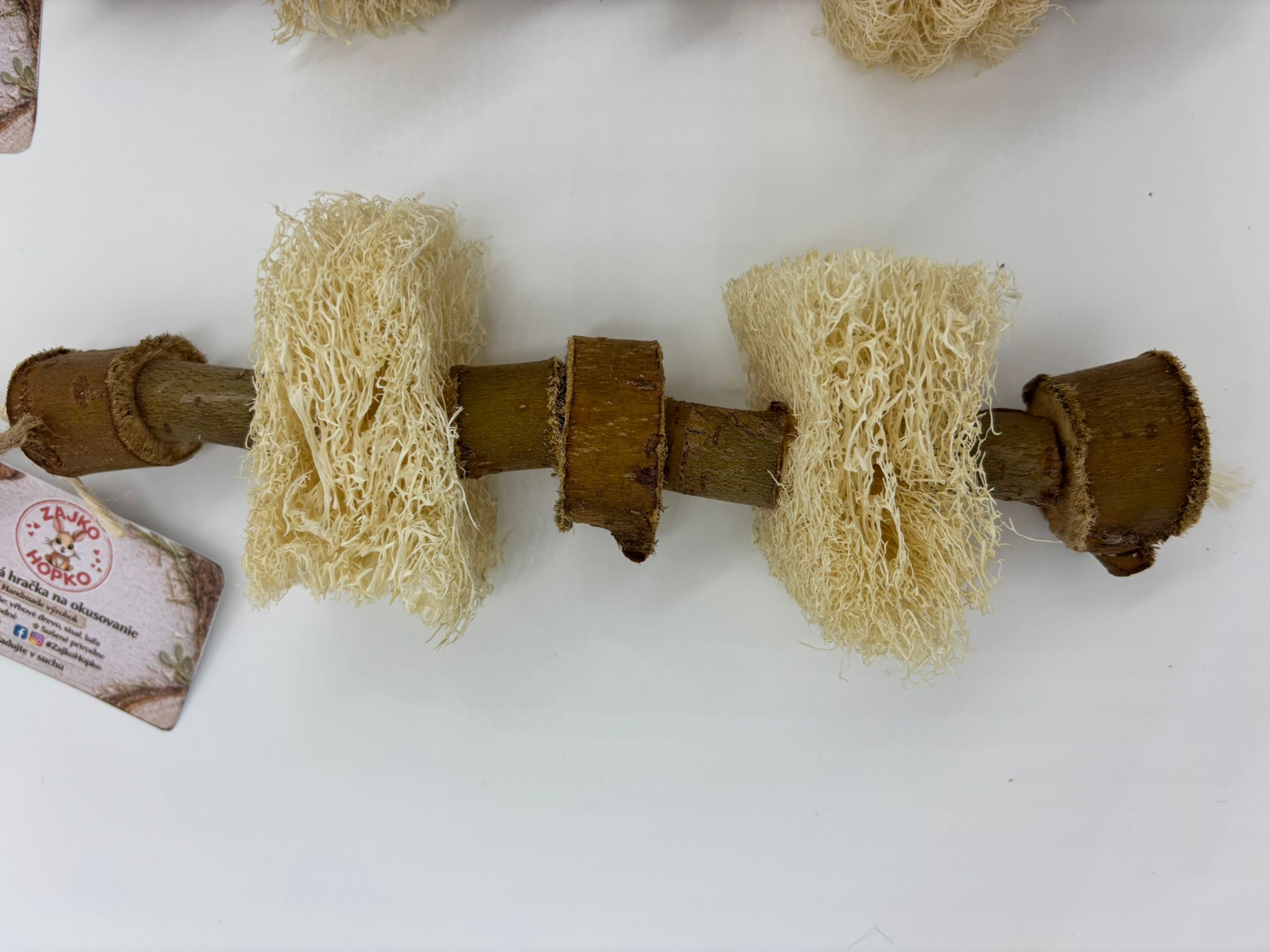 Vŕbovo-lufový špíz – prírodné kusadlo pre králičky 🐰🌿 – Obrázok 4